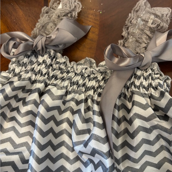 Satin bubble romper - Picture 3 of 6